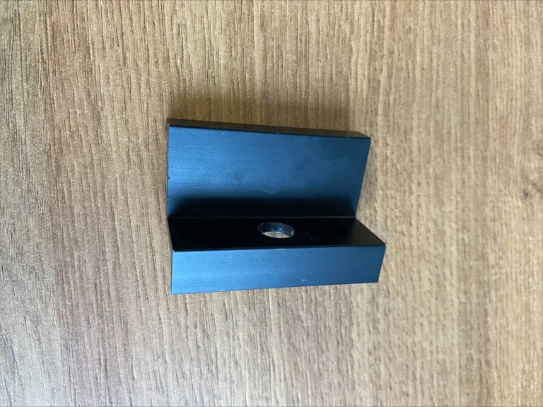 Galinis modulio laikiklis, juodas (mod. rėmo aukštis 30 mm)