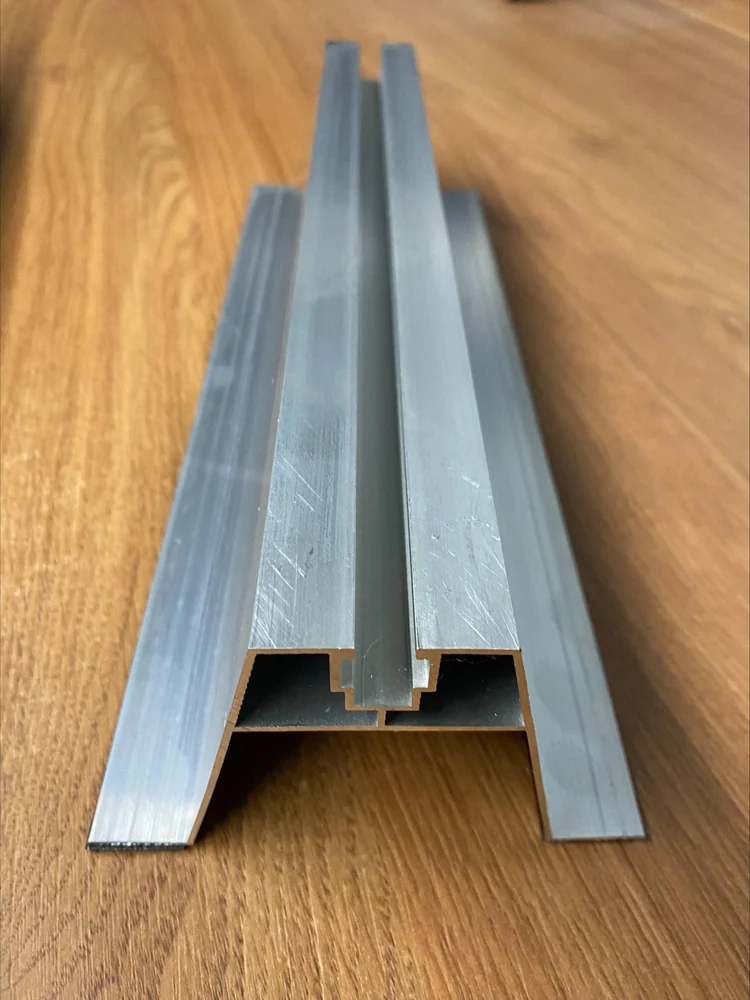 Minirail trapecinei stogo dangai su EPDM juosta (h - 7 cm; l - 33,0 cm)